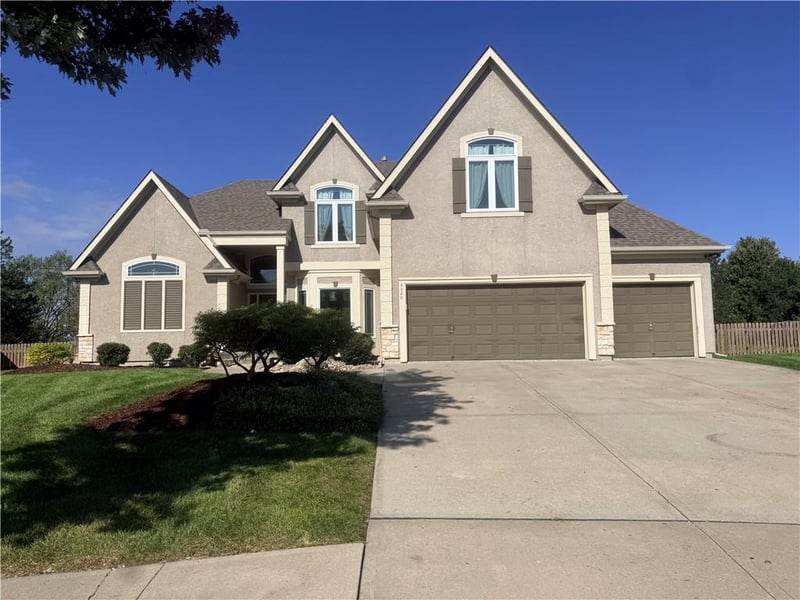 9520 N Askew Ave, Kansas City, MO 64156