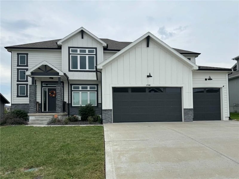 1709 SW Hightown Dr, Lee's Summit, MO 64082