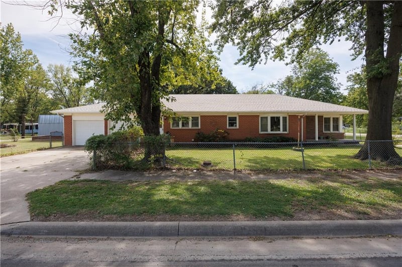 1230 Main St, Altoona, KS 66710