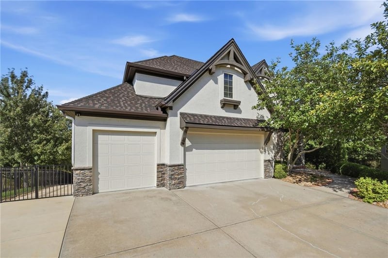 7808 N Chatham Ave, Kansas City, MO 64151