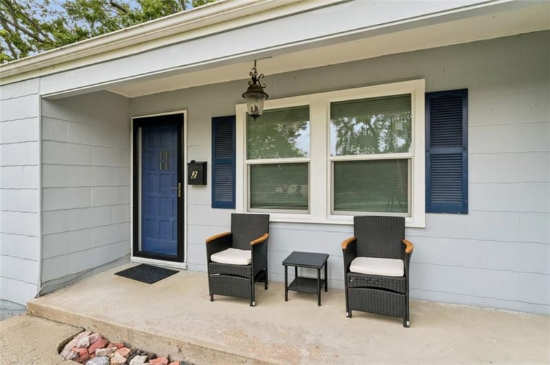 2 Eavey Cir, Harrisonville, MO 64701