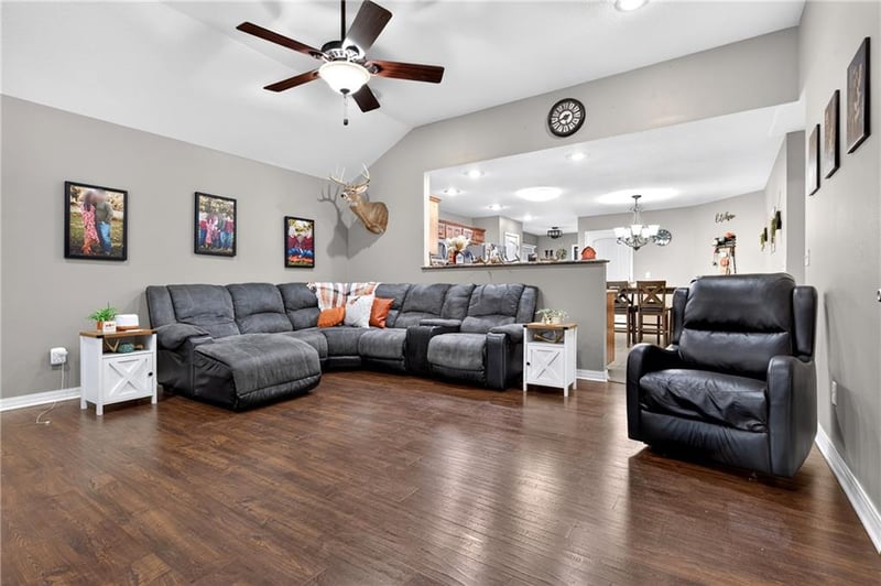 108 S Wright St, Frontenac, KS 66763