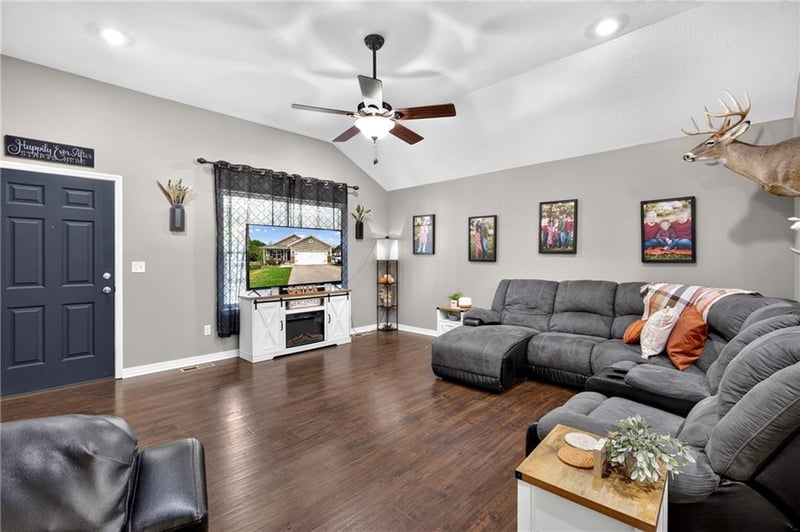 108 S Wright St, Frontenac, KS 66763