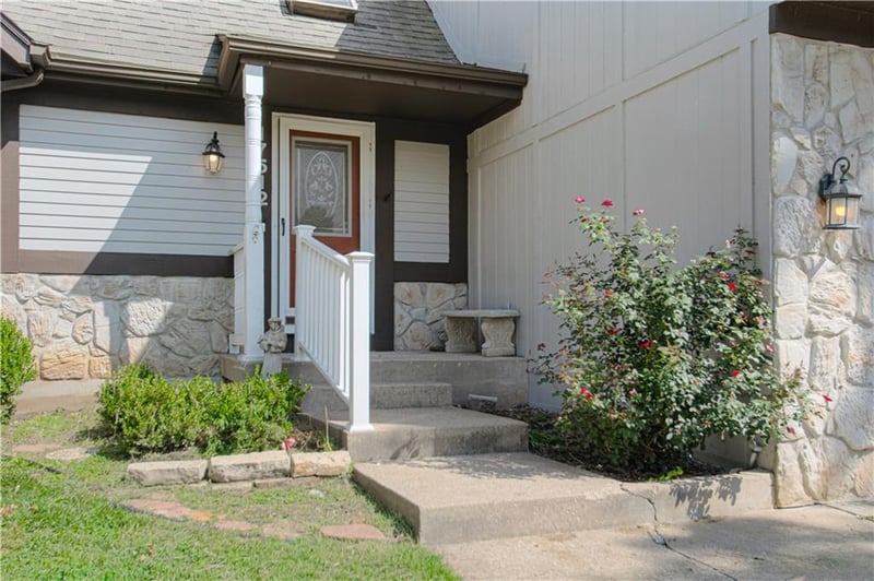 17512 113th St, Olathe, KS 66061