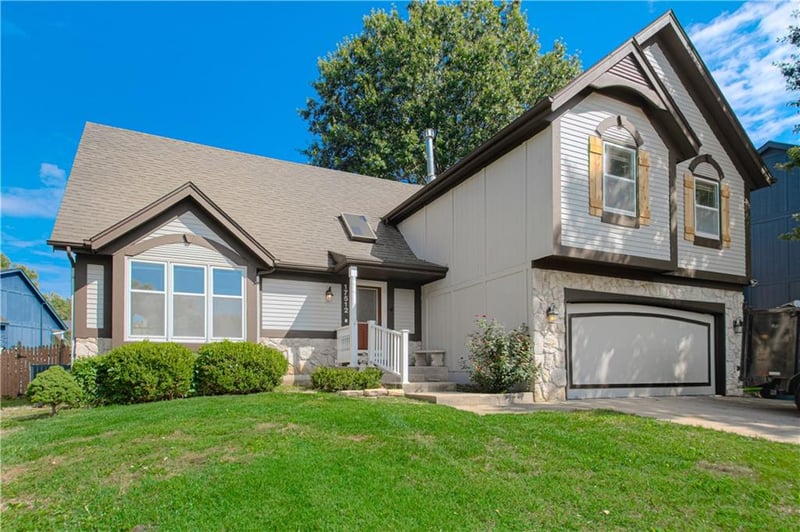 17512 113th St, Olathe, KS 66061