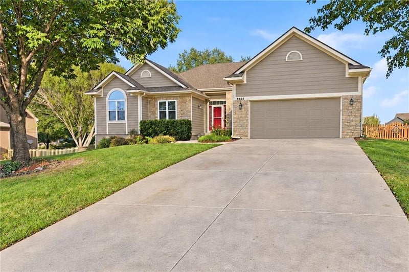 8503 Timber Trails Dr, De Soto, KS 66018