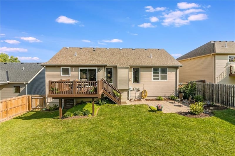 4004 Greywood Ln, St Joseph, MO 64505