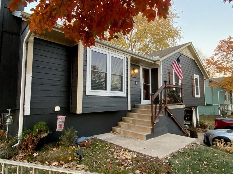 1708 Brent Ln, Greenwood, MO 64034