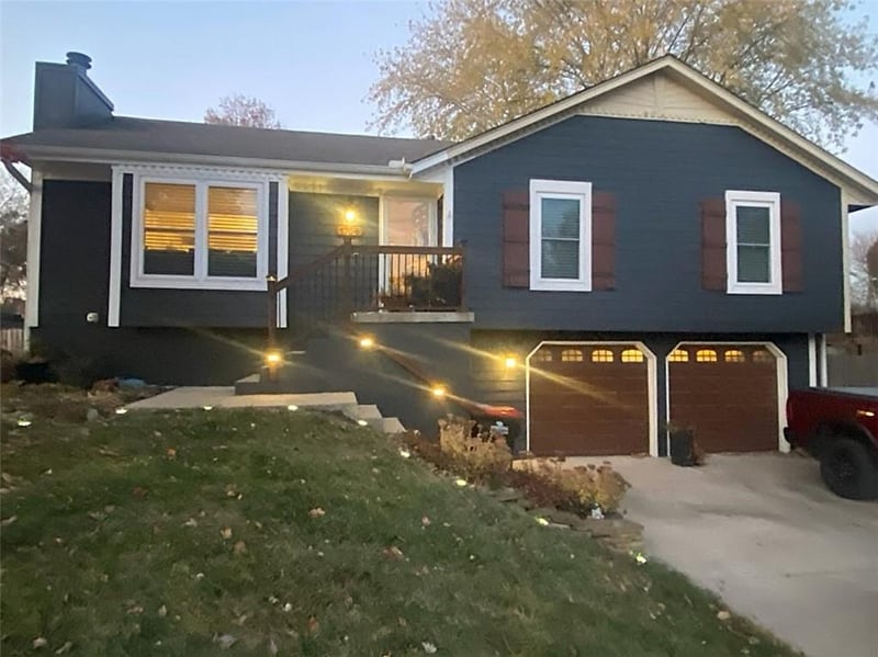 1708 Brent Ln, Greenwood, MO 64034