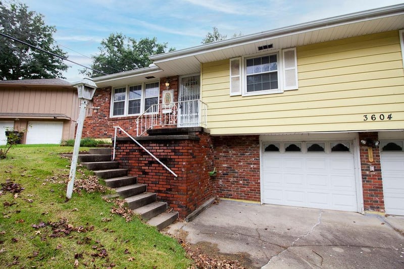 3604 Kiger Rd, Independence, MO 64055
