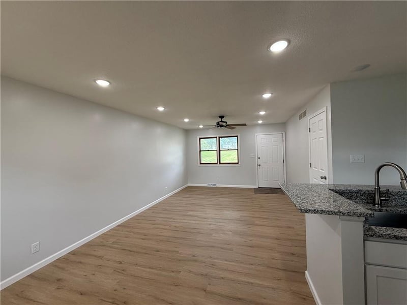 203 Mohawk Ave, Hiawatha, KS 66434