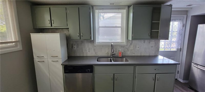 814 N Wigwam Trl, Independence, MO 64056
