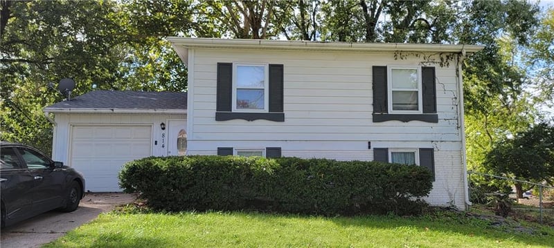 814 N Wigwam Trl, Independence, MO 64056