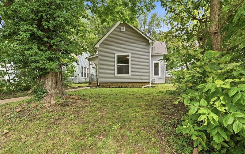 412 S Hocker Ave, Independence, MO 64050