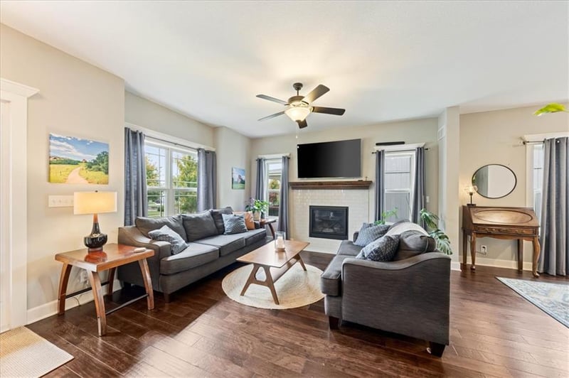 203 N Franklin St, Raymore, MO 64083