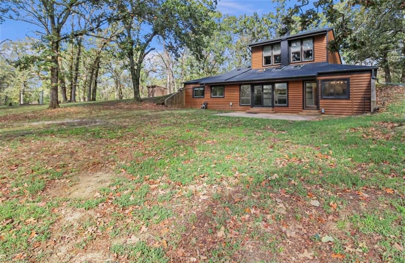 1104 Meadow Rd, Cherryvale, KS 67335