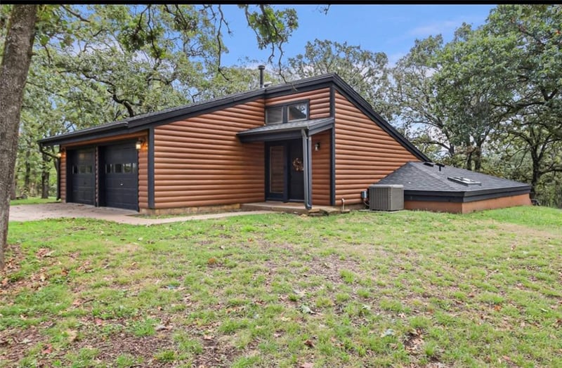 1104 Meadow Rd, Cherryvale, KS 67335