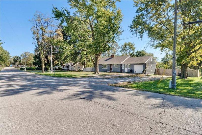 8657 E 57th St, Kansas City, MO 64129