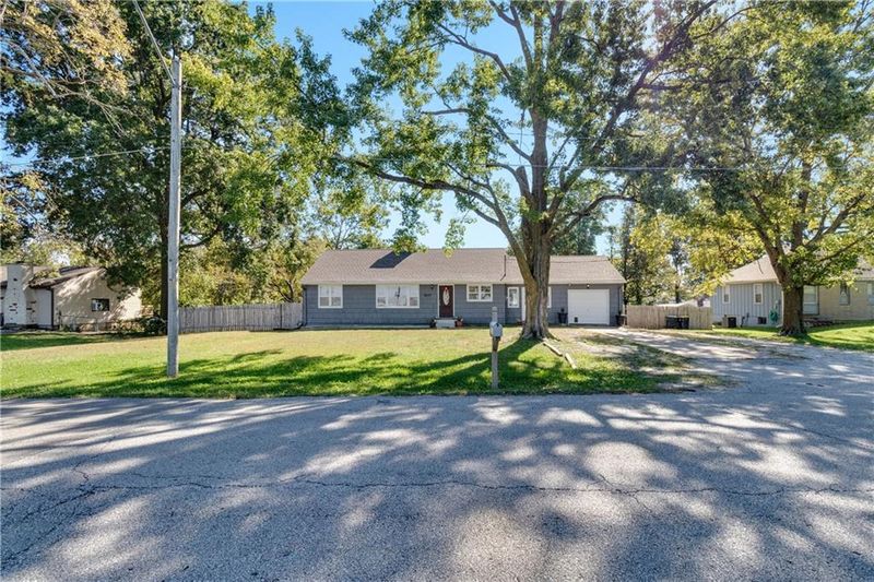 8657 E 57th St, Kansas City, MO 64129