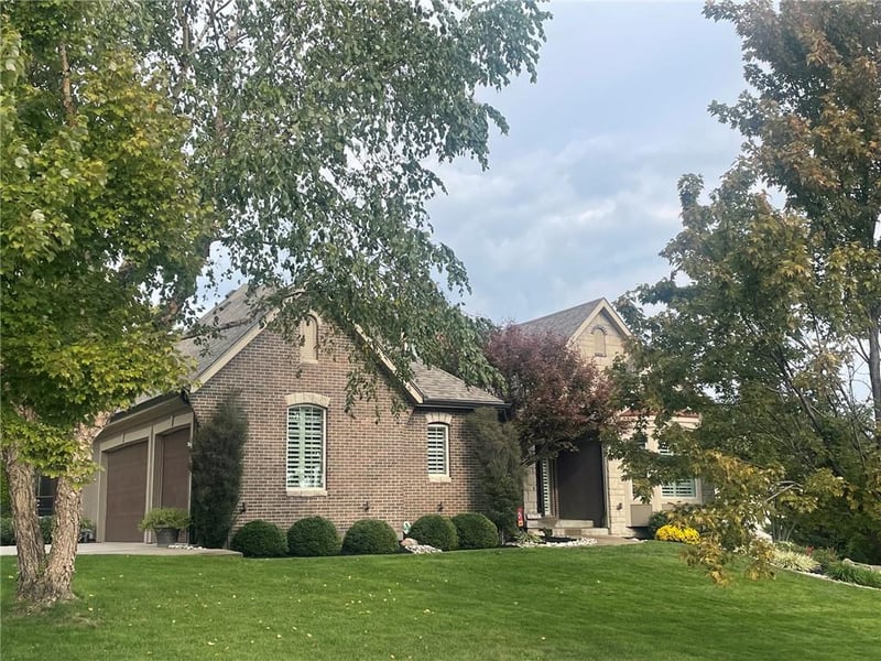 10230 N Prospect Ave, Kansas City, MO 64155