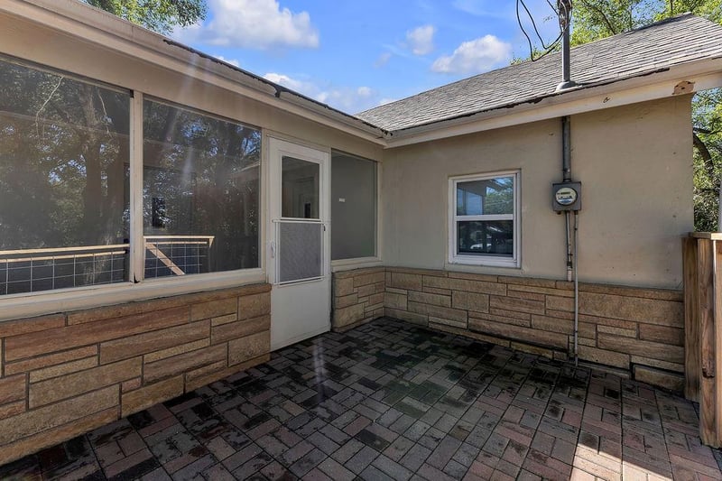 734 Riverview Dr, St Joseph, MO 64503