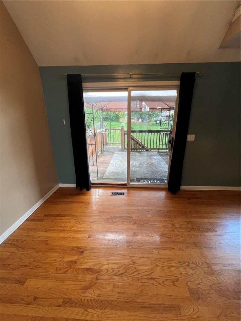 4217 N Devonshire Dr, St Joseph, MO 64506