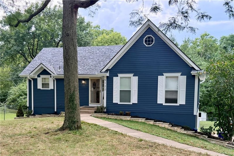 5122 Hardy St, Overland Park, KS 66202