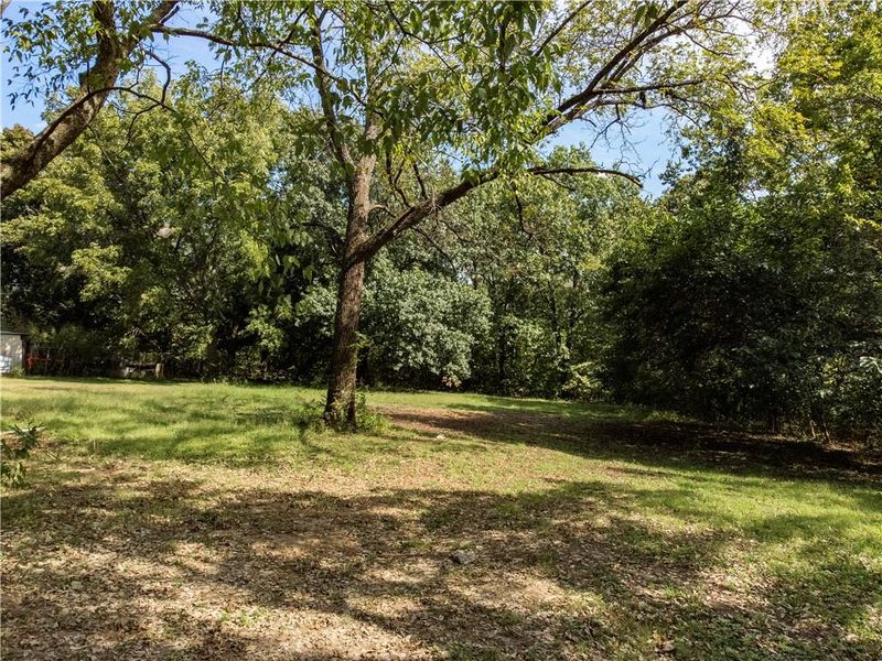 8423 S Russell Rd, Oak Grove, MO 64075