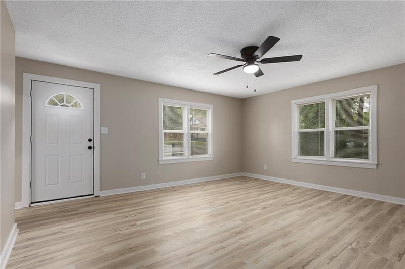1400 E Hayward Ave, Independence, MO 64050