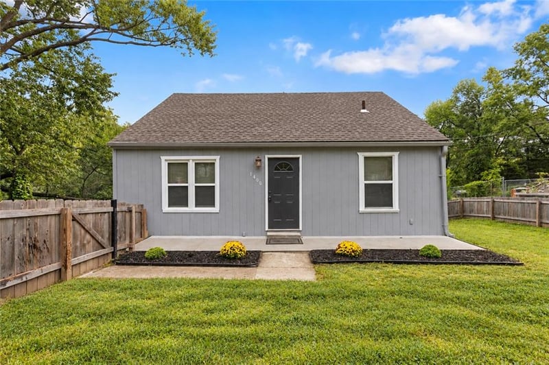 1400 E Hayward Ave, Independence, MO 64050
