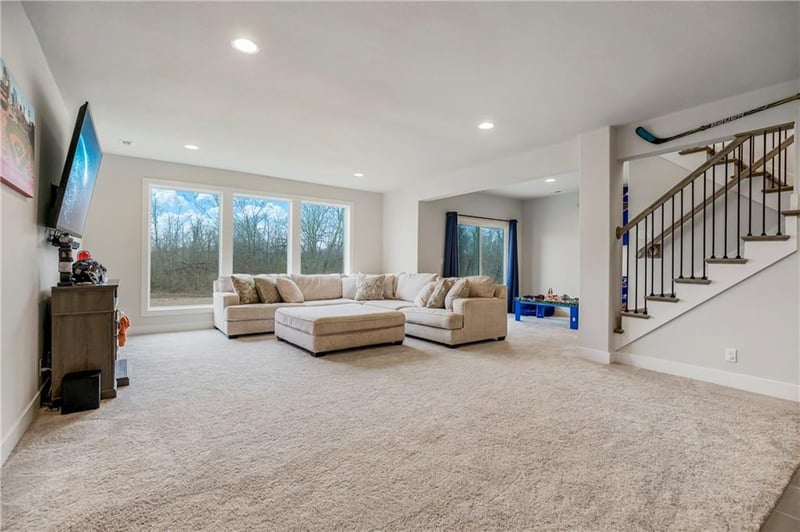 2023 SW Hook Farm Dr, Lee's Summit, MO 64082