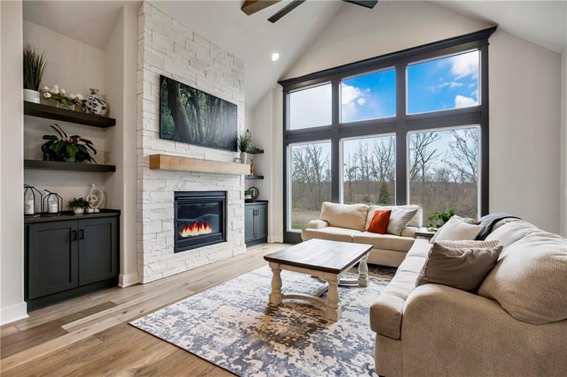 2023 SW Hook Farm Dr, Lee's Summit, MO 64082