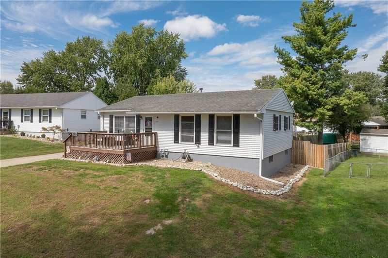 2502 Evergreen Ln, St Joseph, MO 64503