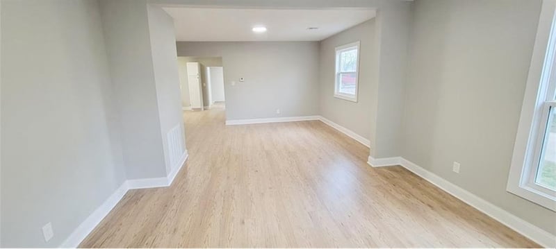 615 N Oak St, Iola, KS 66749