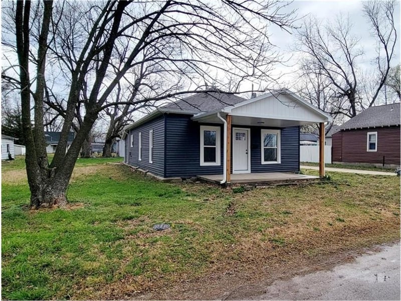 615 N Oak St, Iola, KS 66749