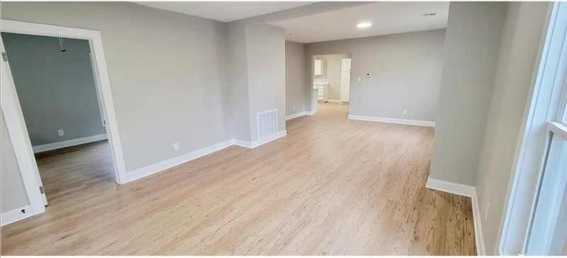 615 N Oak St, Iola, KS 66749