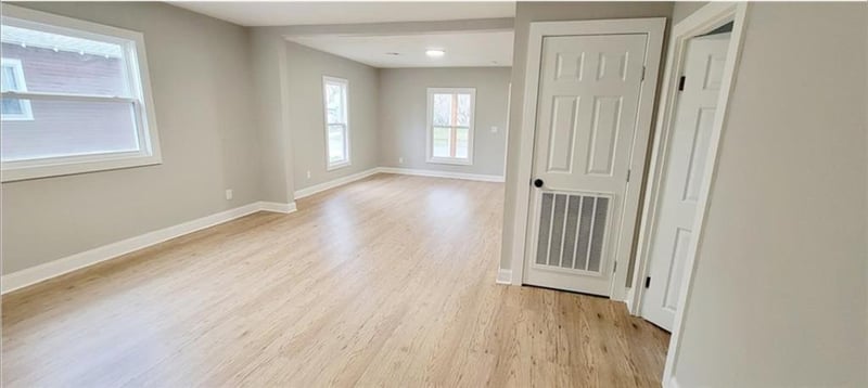 615 N Oak St, Iola, KS 66749
