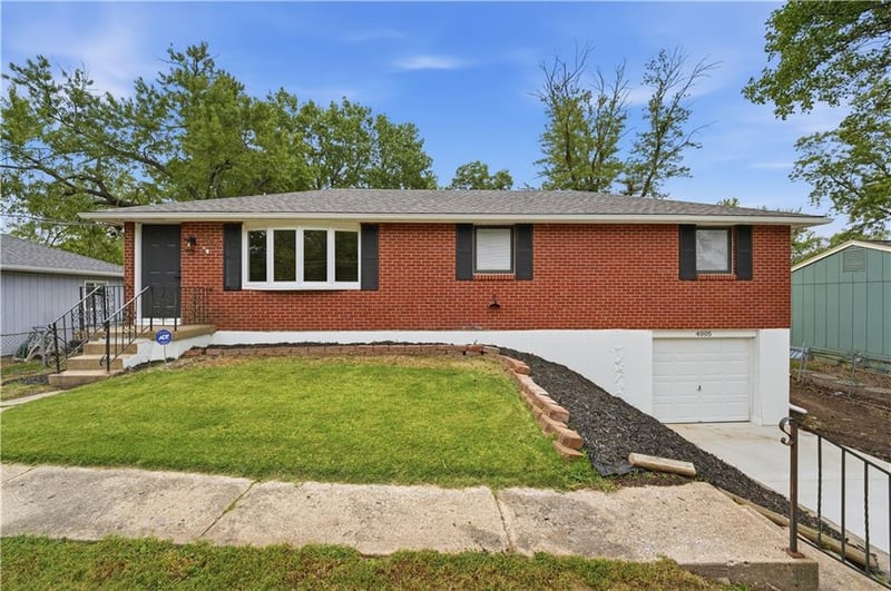 4005 NW 52nd St, Riverside, MO 64150