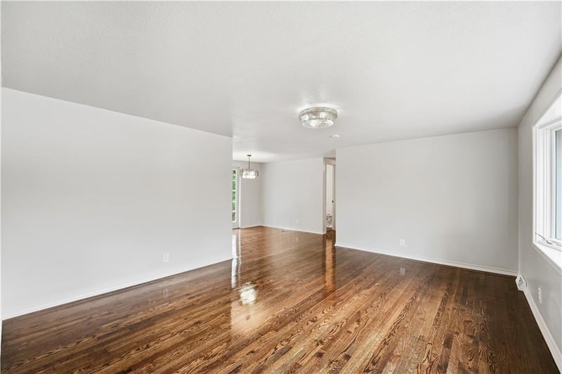 4005 NW 52nd St, Riverside, MO 64150