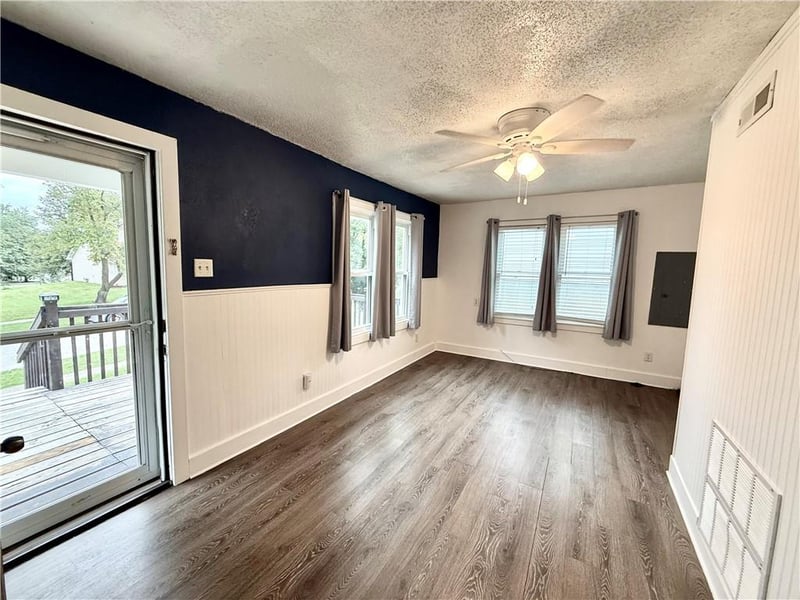 814 E 2nd St, Maryville, MO 64468