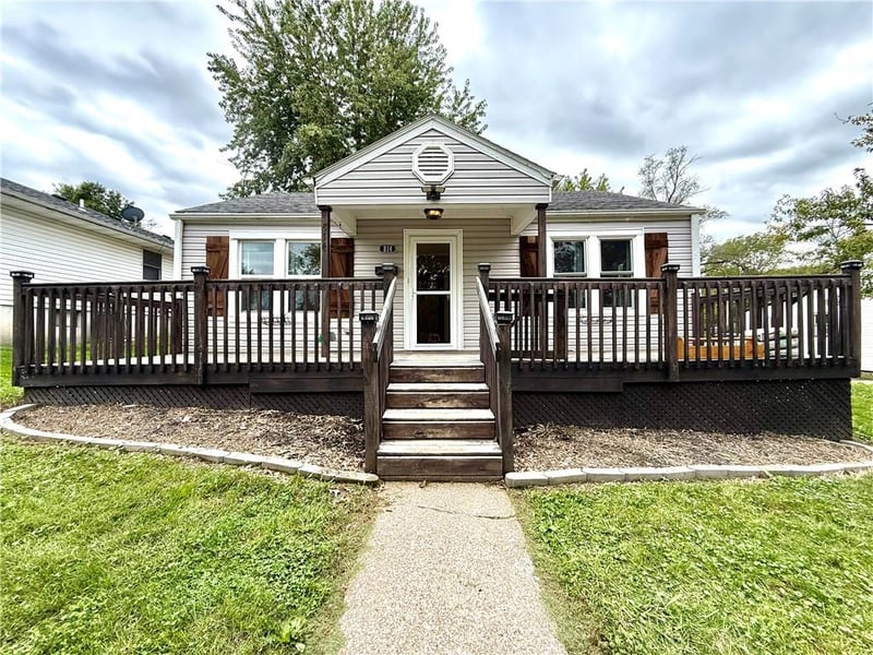 814 E 2nd St, Maryville, MO 64468