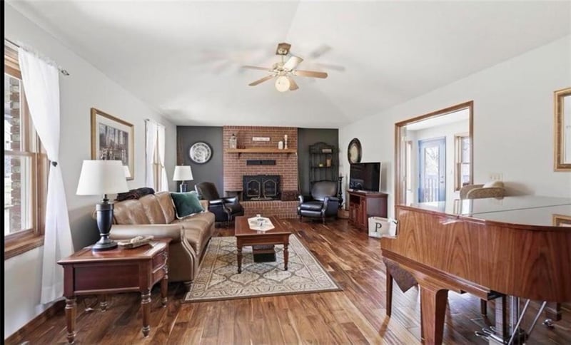 916 E 27th St, Baxter Springs, KS 66713