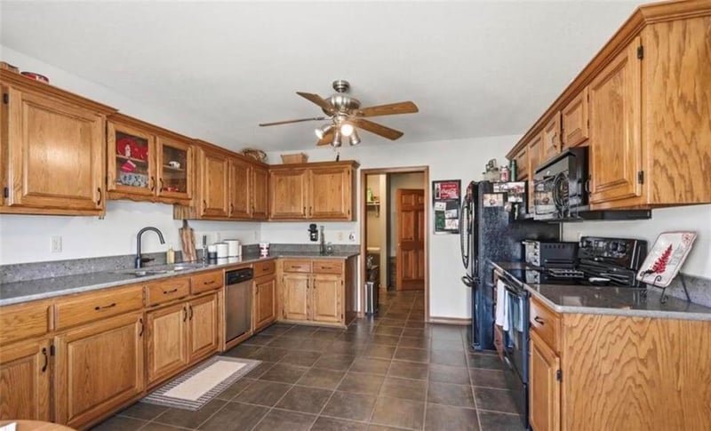 916 E 27th St, Baxter Springs, KS 66713