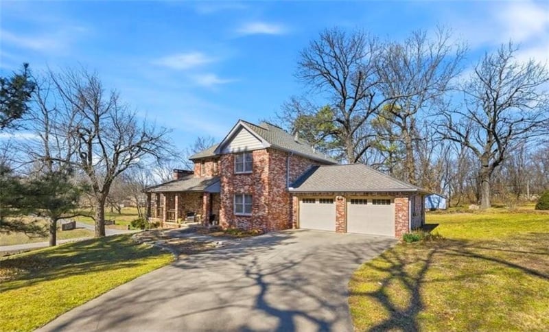 916 E 27th St, Baxter Springs, KS 66713