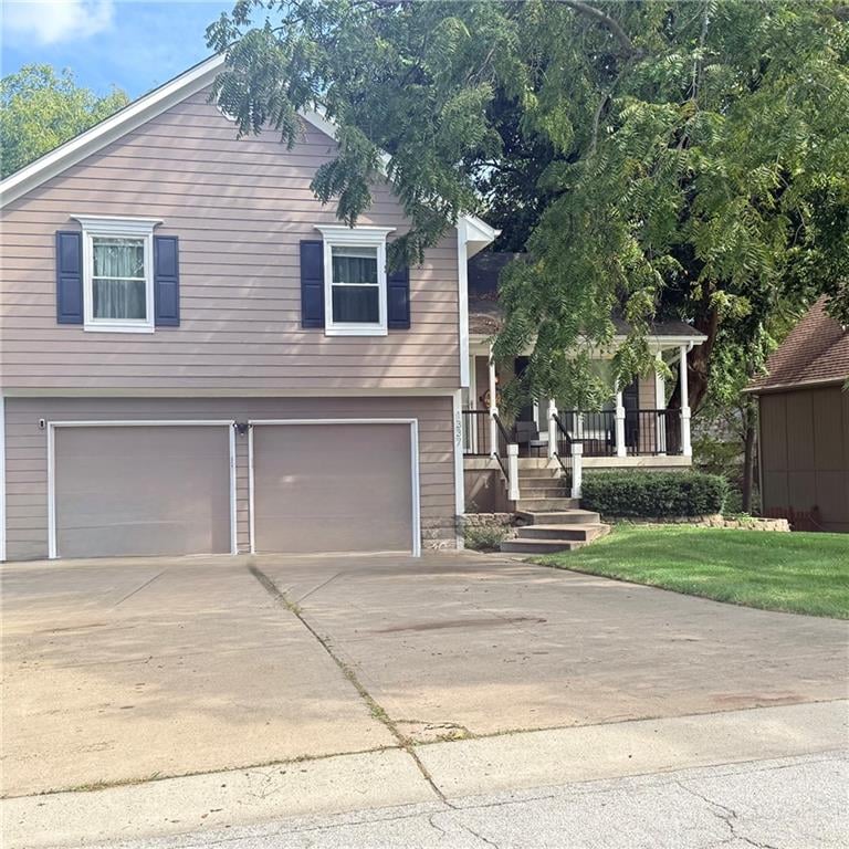 1337 NE Foxwood Dr, Lee's Summit, MO 64086