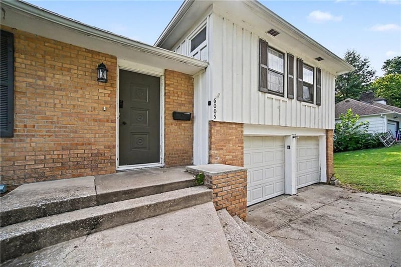 6005 Laurel Ave, Raytown, MO 64133