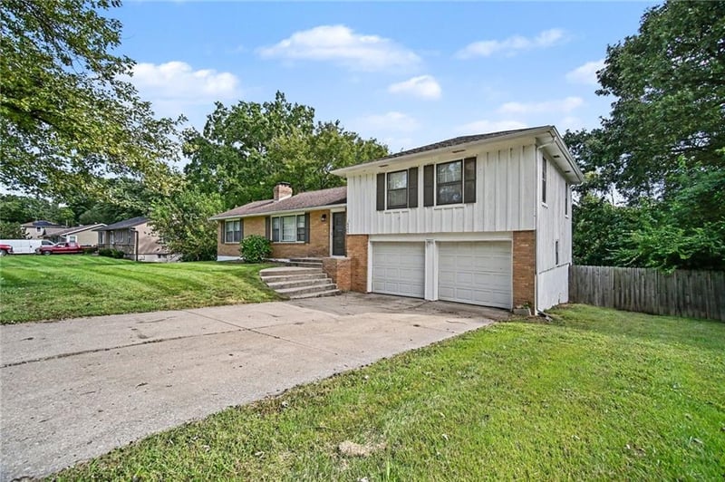 6005 Laurel Ave, Raytown, MO 64133