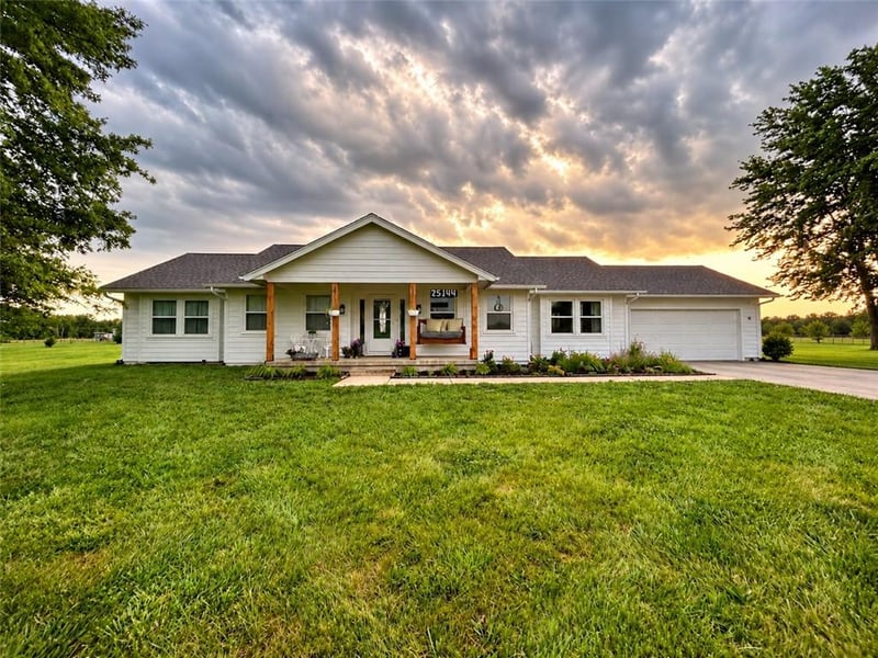 25144 W 265th St, Paola, KS 66071