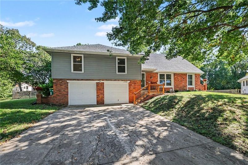 5755 Richards Cir, Shawnee, KS 66216