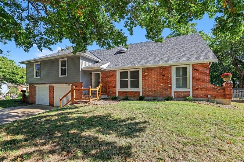 5755 Richards Cir, Shawnee, KS 66216